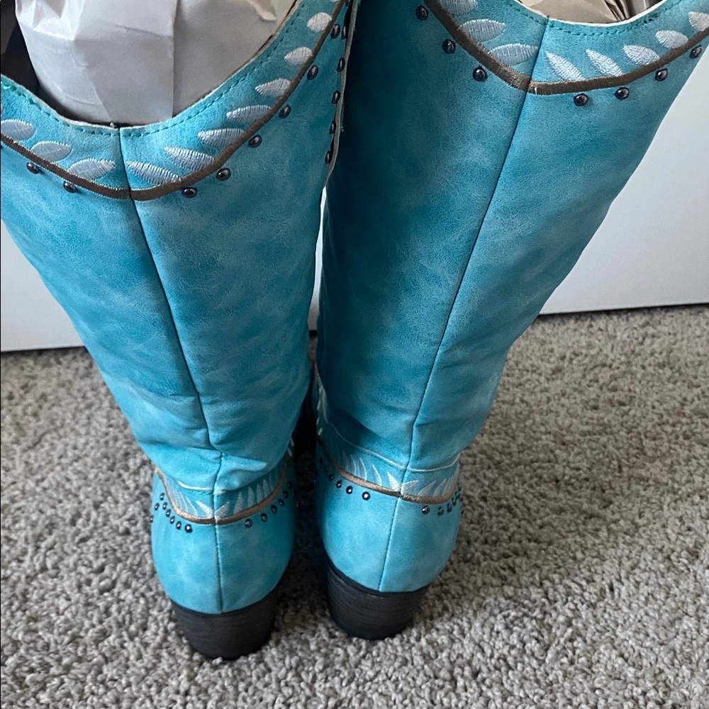 Embroidered Turquoise Western Boots - Picture 7 of 9